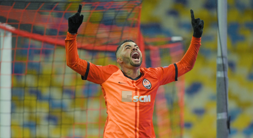 Dentinho, do Shakhtar Donetsk, comemora seu gol contra o Real Madrid na Champion