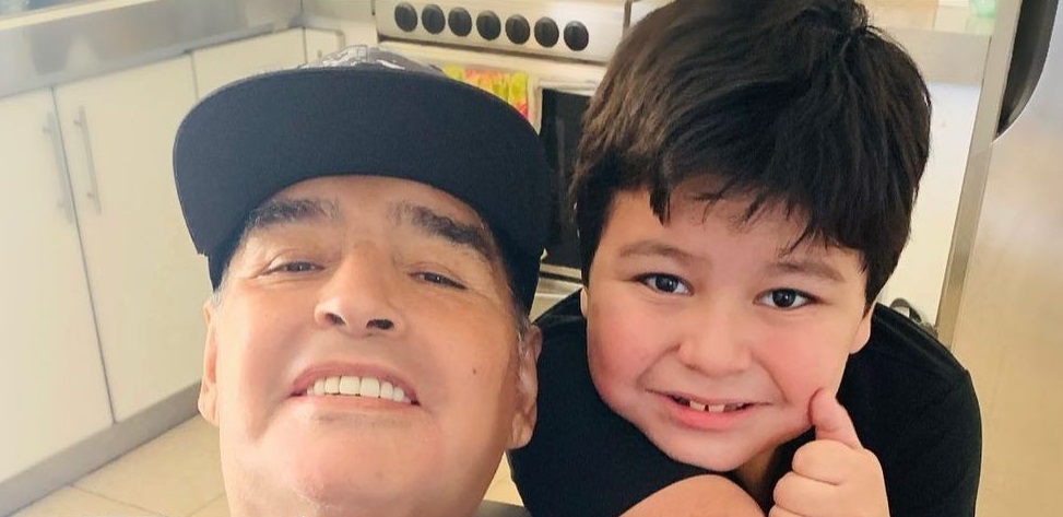 Maradona ao lado do filho caçula, Diego Fernando Maradona