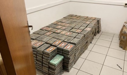 Cerca de 2,5 toneladas de Cloridrato de Cocaína (forma mais pura da droga)