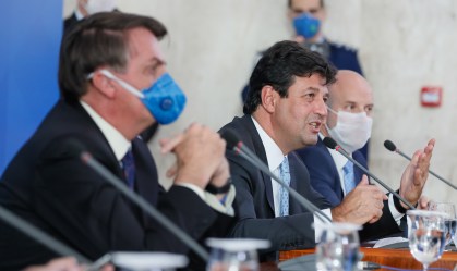 Núcleo duro recomenda recuo e Bolsonaro deve desistir de decreto