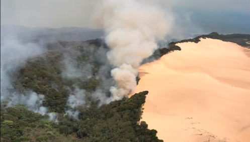 Incêndio na ilha australiana Fraser Islands