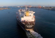Óleo diesel vaza de navio no mar em São Sebastião; praias não devem ser atingidas
