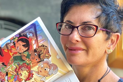 Cleo Monteiro Lobato com seu novo livro, Narizinho Arrebitado