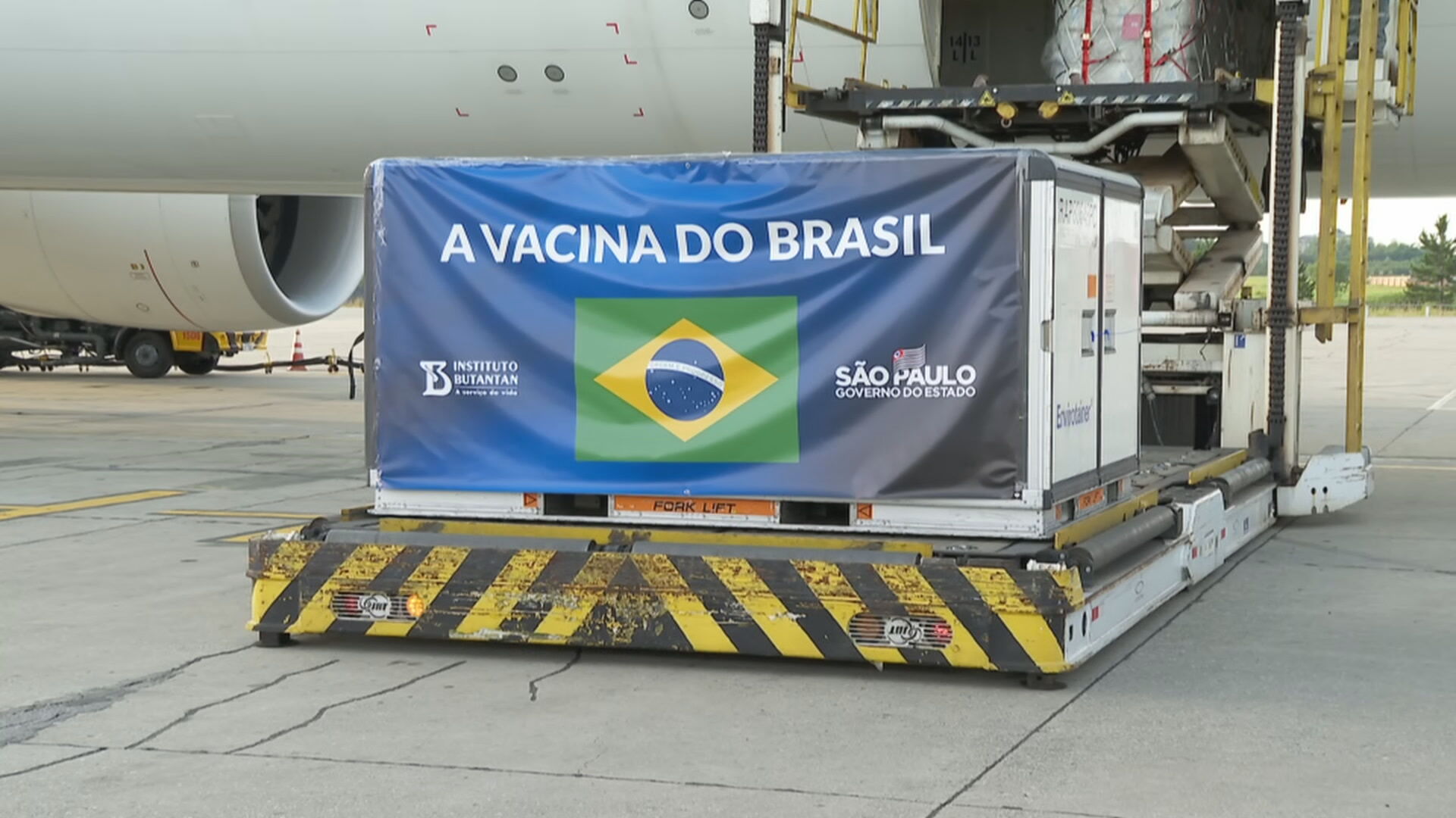 Vacina Coronavac chega ao Brasil  (03.dez.2020)