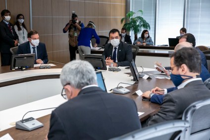 Cláudio Castro e  Marcelo Crivella vão discutir novas restrições