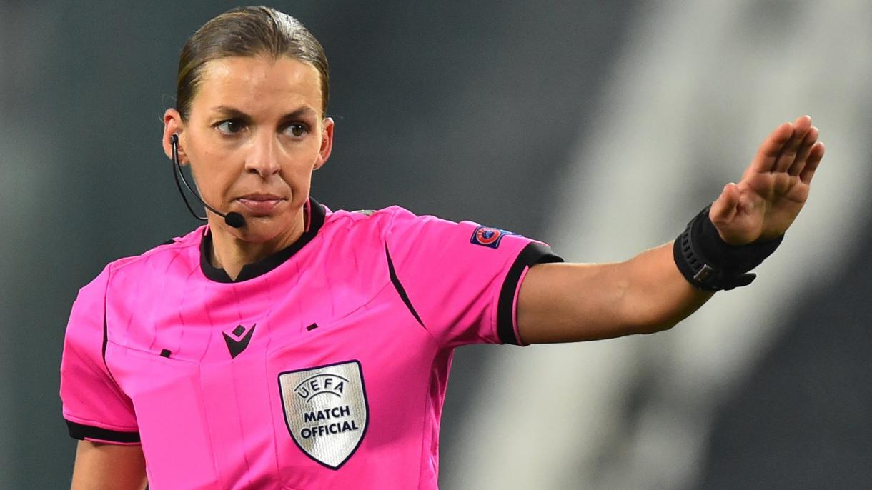 Stephanie Frappart em campo