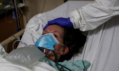 Paciente com Covid-19 é tratada em hospital de Chicago