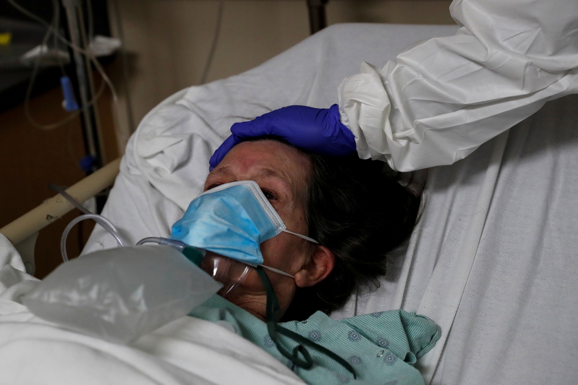Paciente com Covid-19 é tratada em hospital de Chicago
