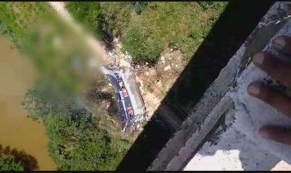 Ônibus que caiu em MG não tinha autorização para transportar passageiros