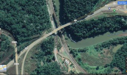 Motorista de acidente com ônibus em MG teria pulado e fugido antes da queda