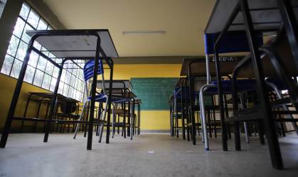 É importante colocar professores como prioridade da vacinação, diz especialista
