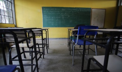 Há teoria econômica para garantir mínimo a saúde e educação, dizem especialistas