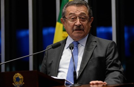 Senador José Maranhão segue sedado e intubado na UTI do Hospital Vila Nova Star