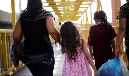 Mais de 1.000 crianças migrantes sob custódia dos EUA tiveram Covid-19