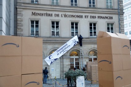 Protesto contra Amazon na França