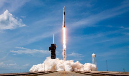 SpaceX, de Elon Musk, envia remédio contra a Covid-19 para o espaço