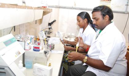 Equipe do Andhra Hospital, no estado indiano de Andhra Pradesh