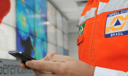 Programa do governo prevê alerta à população via celular para risco de desastre