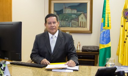 Mourão diz que governo pretende vacinar 150 milhões contra a Covid-19 em 2021