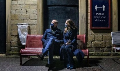 Príncipe William e Kate fazem excursão para agradecer profissionais da Saúde