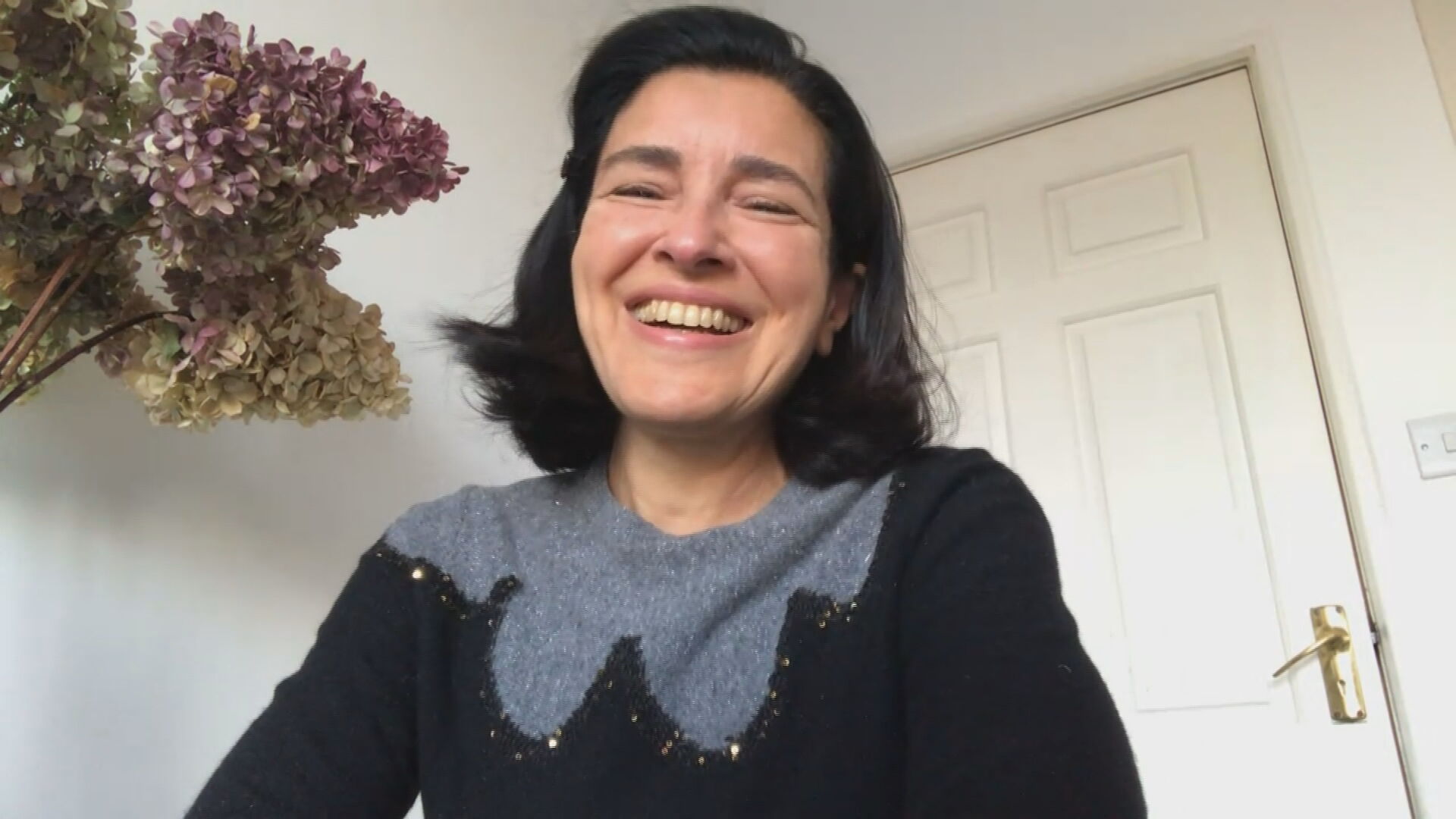 Lucia Possas vai tomar a vacina contra a Covid-19 no Reino Unido (08.dez.2020)