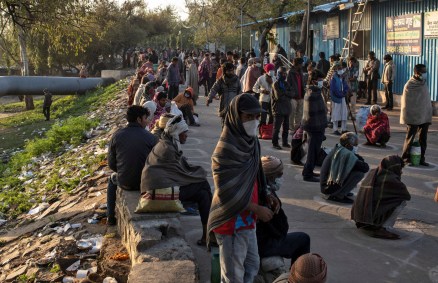 Indianos passam fome em razão do isolamento estabelecido no país