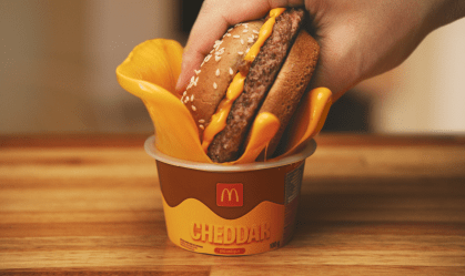 Pote de molho cheddar do McDonald's