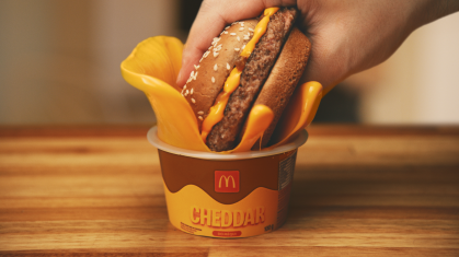 Pote de molho cheddar do McDonald's