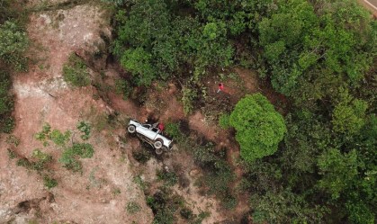 Motorista dorme ao volante, cai em ribanceira e é resgatado vivo após 3 dias