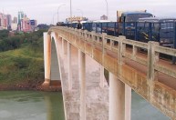 Mobilização de fiscais agropecuários deixa mais de 1,9 mil caminhões parados na fronteira com Paraguai