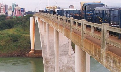 Brasil vê 'refugiados sanitários' em fronteira com Argentina e Paraguai