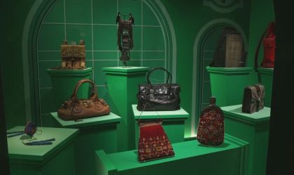 Exposição em Londres exibe bolsas de Churchill a Sarah Jessica Parker