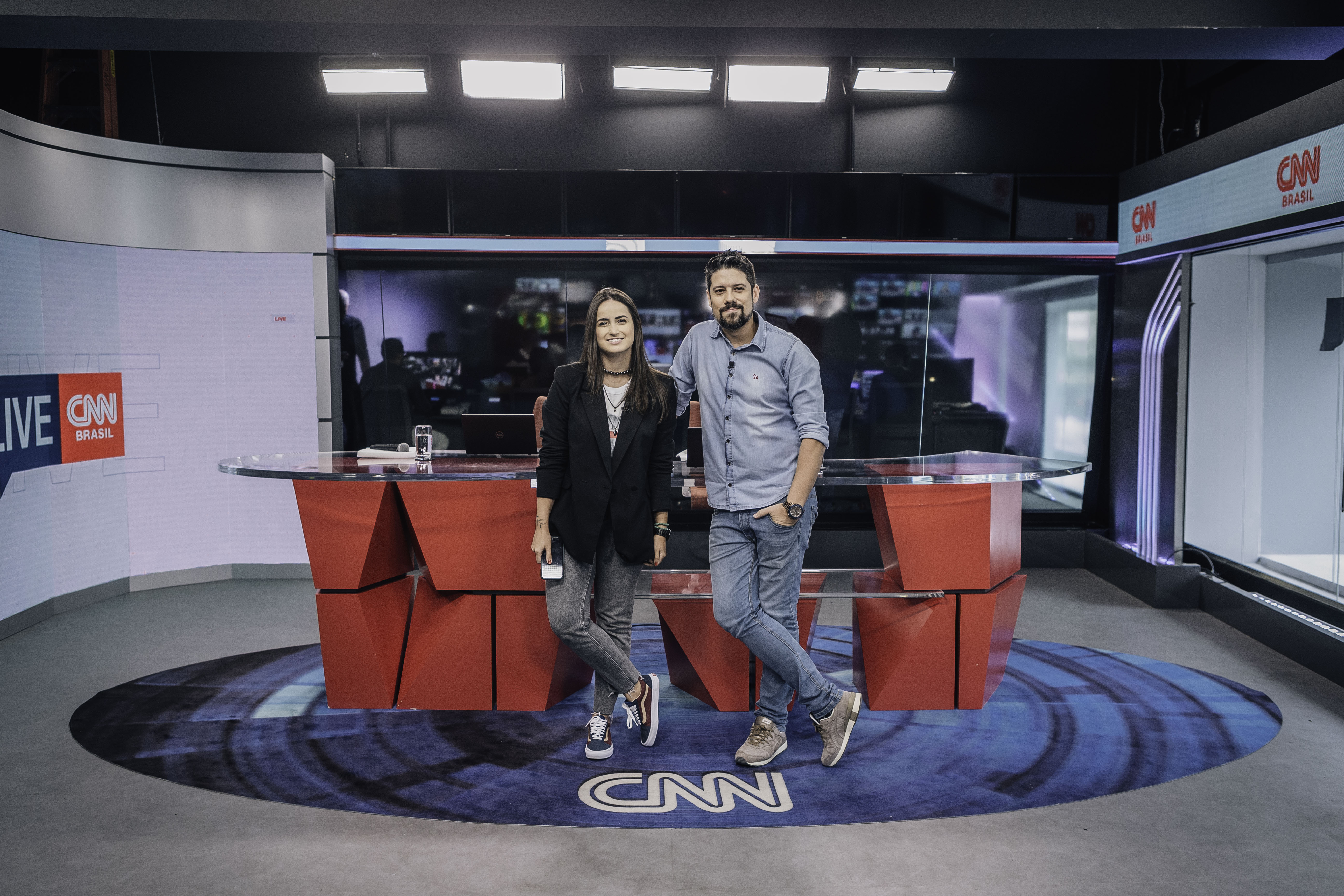 Mari Palma e Phelipe Siani apresentam o live