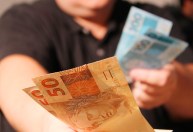 Centrais propõem ao governo nova política de salário mínimo com “acelerador”