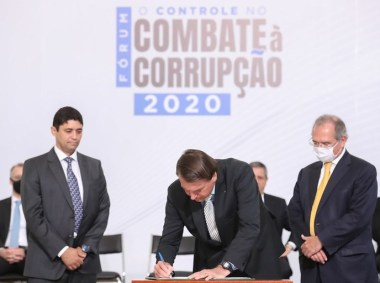 Presidente Bolsonaro assina Plano de Anticorrupção 