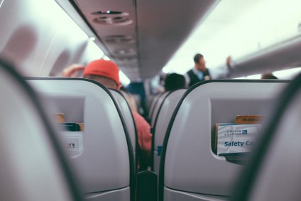 Cabines de avião são locais fechados e têm pouca circulação de ar