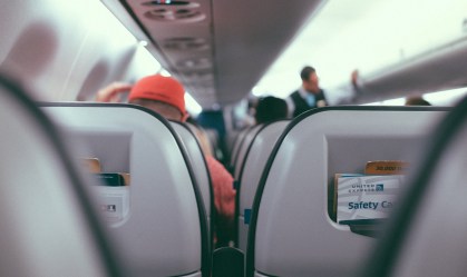 Correspondente Médico: O que causa a pressão no ouvido durante viagens?