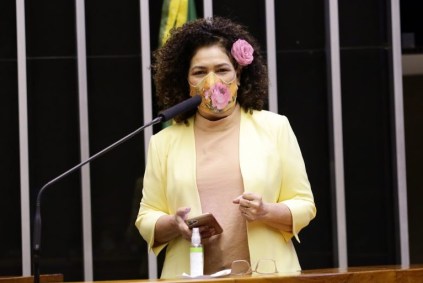 Deputada Perpétua Almeida