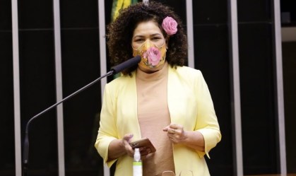 Deputada Perpétua Almeida 