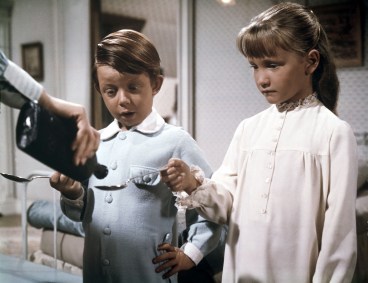 Cena de Mary Poppins com canção inspirada na vacina contra pólio
