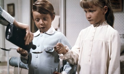 Cena de Mary Poppins com canção inspirada na vacina contra pólio