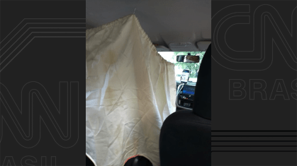 Motorista de Uber improvisa "cabana"