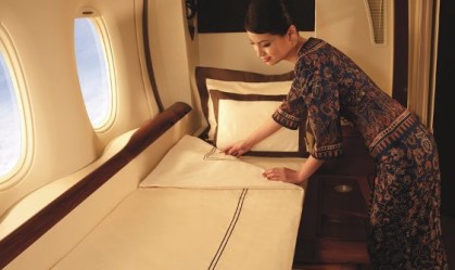 Primeira classe nas melhores aéreas tem cama de casal, caviar e carta de vinhos
