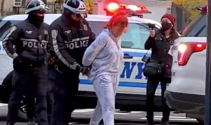 Carro atropela manifestantes em ato do Black Lives Matter em Nova York