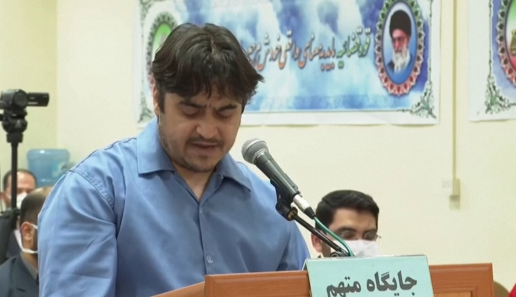 O jornalista dissidente iraniano Ruhollah Zam durante julgamento