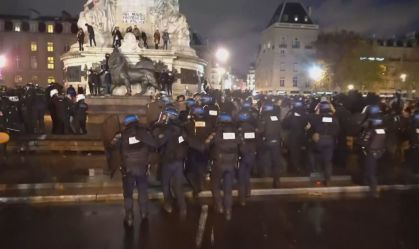 Paris foi novamente palco de confronto entre manifestantes e policiais