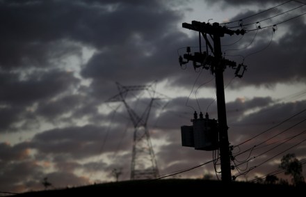 Linha de transmissão de energia