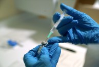União Europeia alcança objetivo de vacinar completamente 70% da população adulta