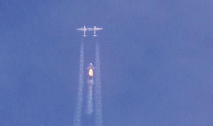 Imagem de teste de voo abortado pela Virgin Galactic no sábado (12)