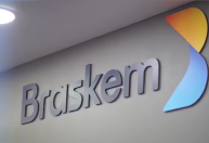 Ações da Braskem sobem 4% após acordo com a Novonor